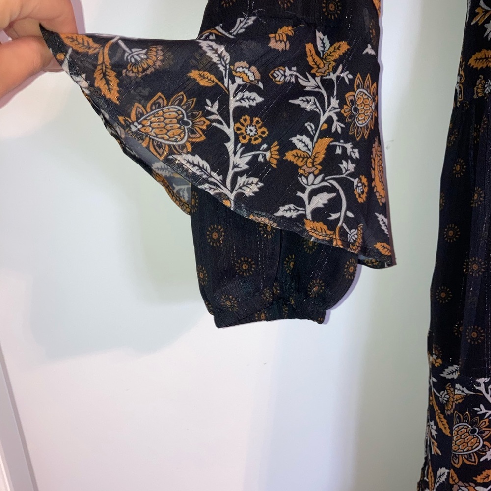 Chiffon dress with gold shiny threading. - Picture 5 of 5